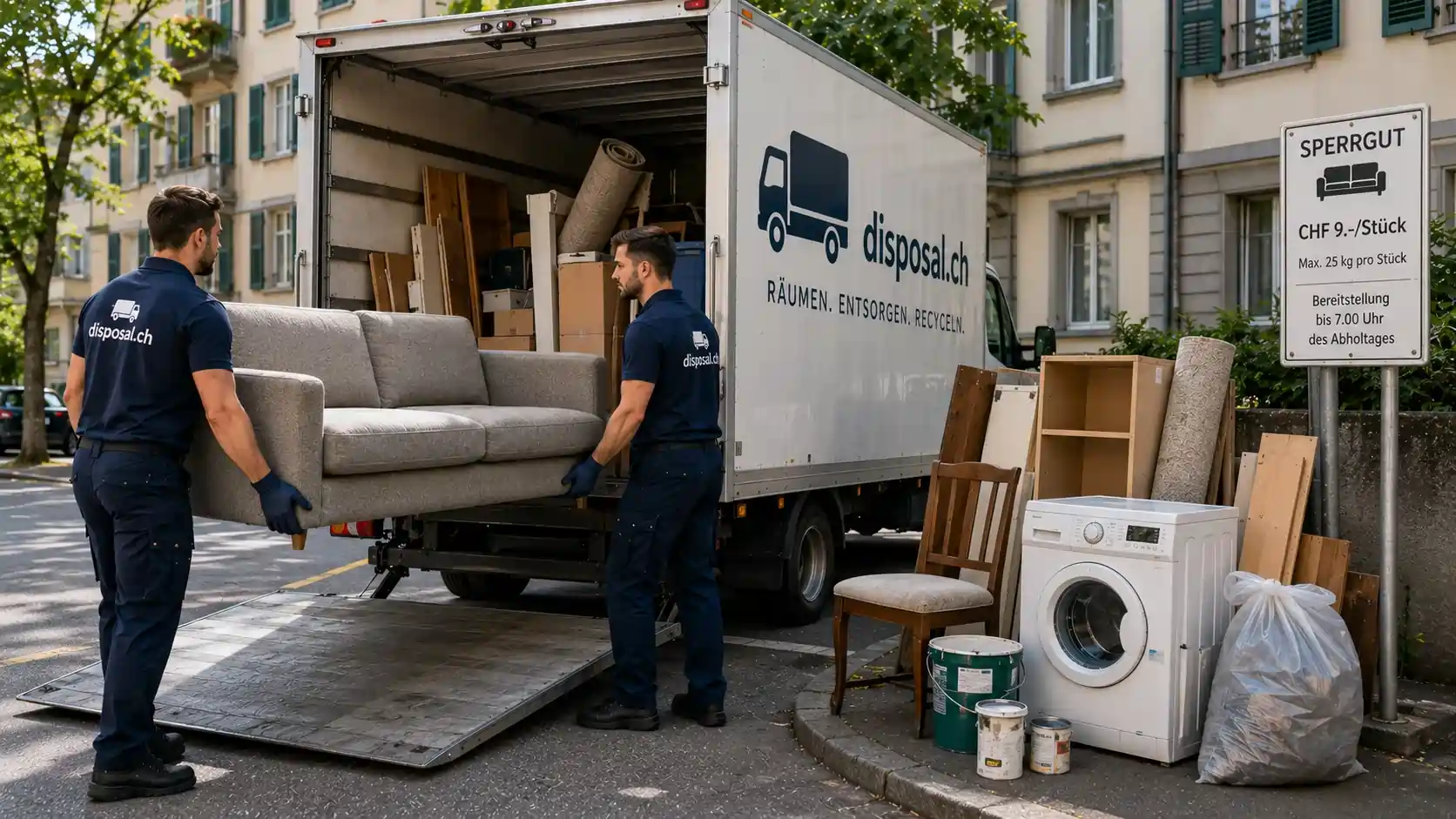 Sperrgutmarke Zürich 2026 mit bereitgestellten Möbeln, Sperrgut, professioneller Möbelabholung und Recycling nach den aktuellen ERZ-Regeln.