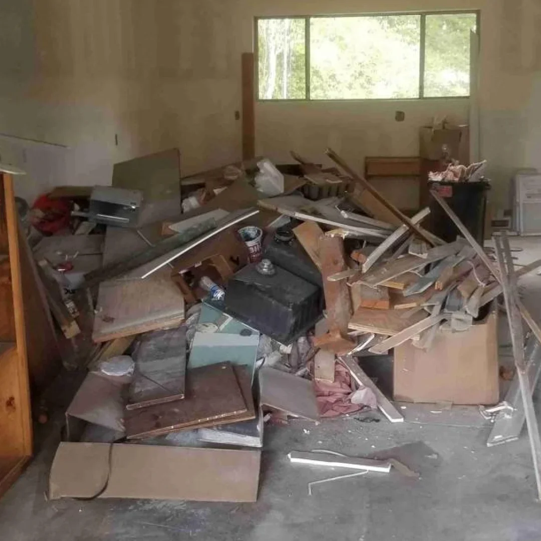 Disposal service in Zurich with professional waste removal team.